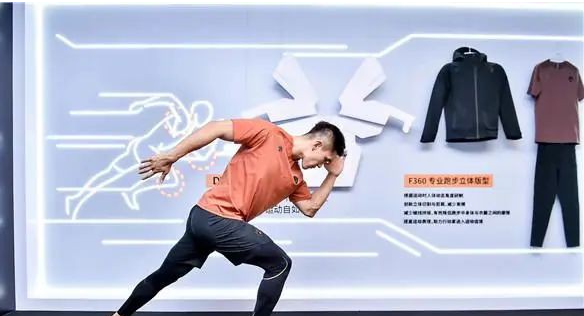 迪桑特牵手兰博基尼推出联名款 迪桑特牵手兰博基尼推出联名款